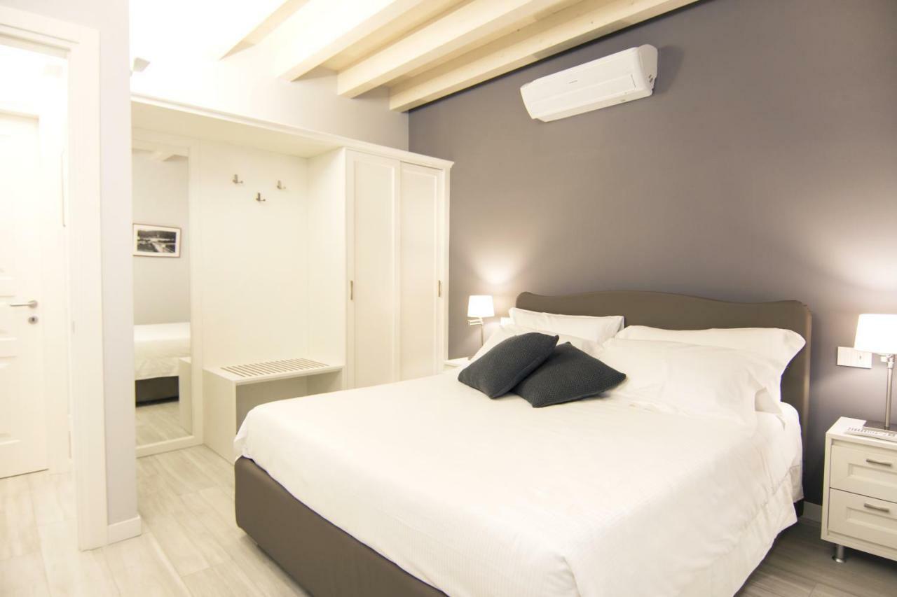 La Quadra Suites - Central Apartments In Iseo With Daily Housekeeping Bagian luar foto