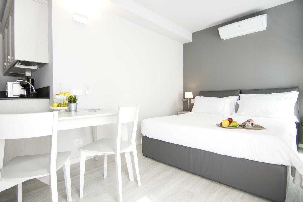 La Quadra Suites - Central Apartments In Iseo With Daily Housekeeping Bagian luar foto