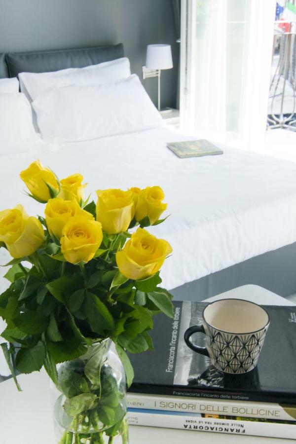 La Quadra Suites - Central Apartments In Iseo With Daily Housekeeping Bagian luar foto