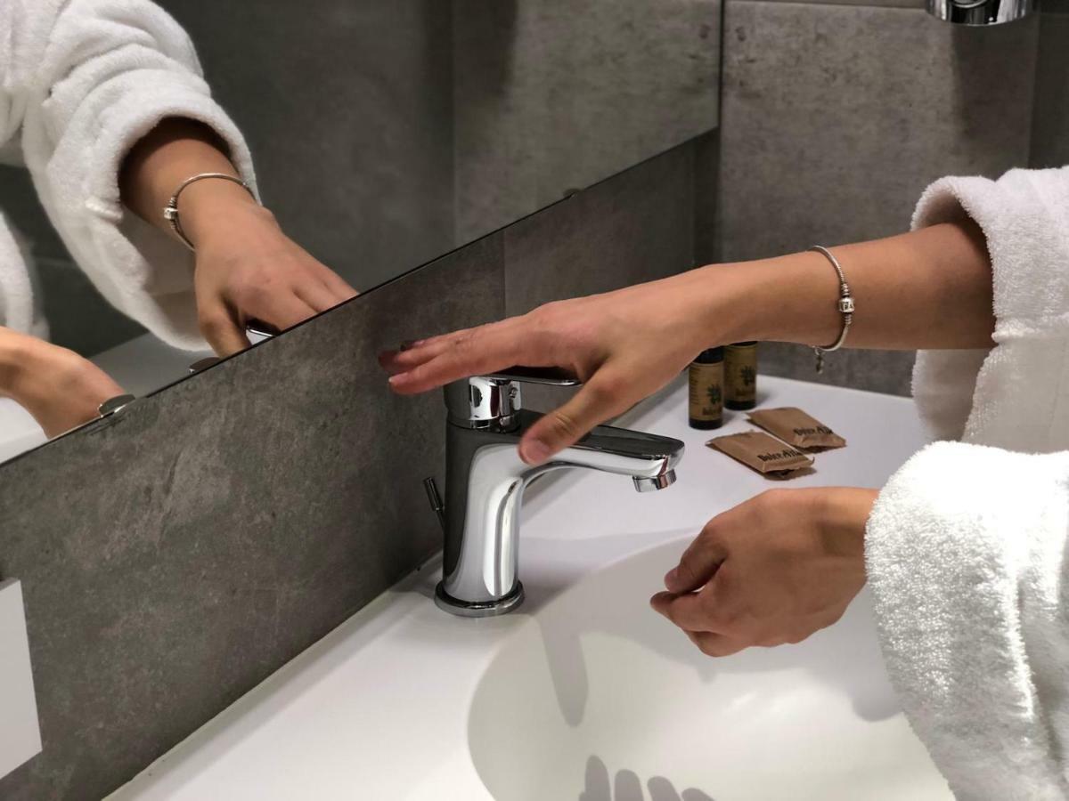 La Quadra Suites - Central Apartments In Iseo With Daily Housekeeping Bagian luar foto