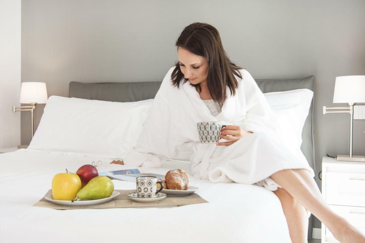 La Quadra Suites - Central Apartments In Iseo With Daily Housekeeping Bagian luar foto